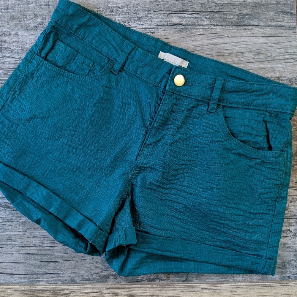 H&M textured blue green shorts size 6